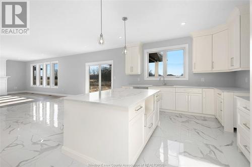 221 Cowan Court, Amherstburg, ON - Indoor Photo Showing Kitchen