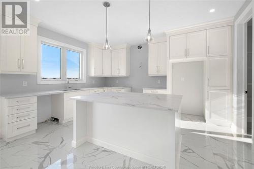 221 Cowan Court, Amherstburg, ON - Indoor Photo Showing Kitchen