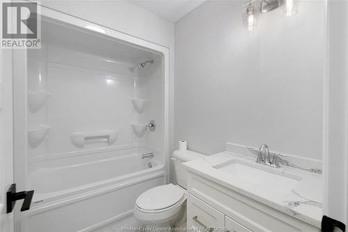 221 Cowan Court, Amherstburg, ON - Indoor Photo Showing Bathroom