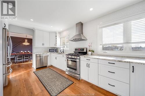 4379 Ashfield Crescent, Windsor, ON - Indoor Photo Showing Kitchen