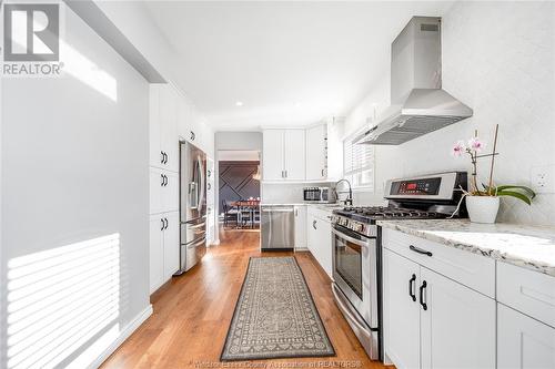 4379 Ashfield Crescent, Windsor, ON - Indoor Photo Showing Kitchen