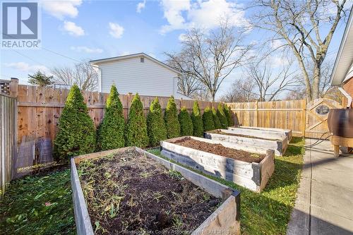 4379 Ashfield Crescent, Windsor, ON - Outdoor