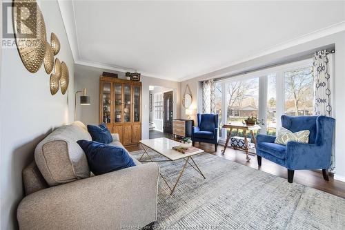 4379 Ashfield Crescent, Windsor, ON - Indoor Photo Showing Living Room