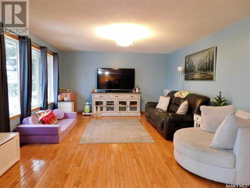 116 Churchill Avenue, Coronach, SK - Indoor Photo Showing Living Room