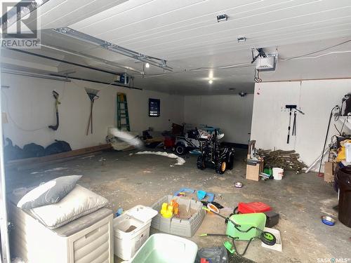 16 Woodhams Avenue, Fillmore, SK - Indoor Photo Showing Garage