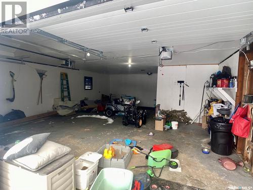 16 Woodhams Avenue, Fillmore, SK - Indoor Photo Showing Garage