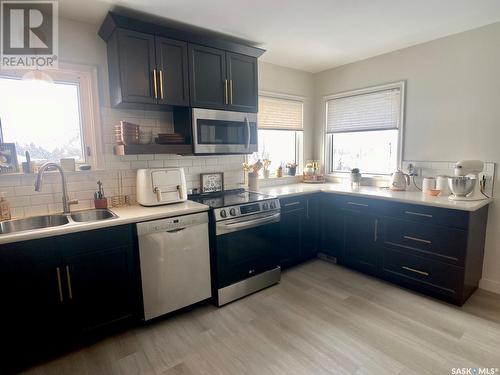 16 Woodhams Avenue, Fillmore, SK - Indoor Photo Showing Kitchen With Double Sink