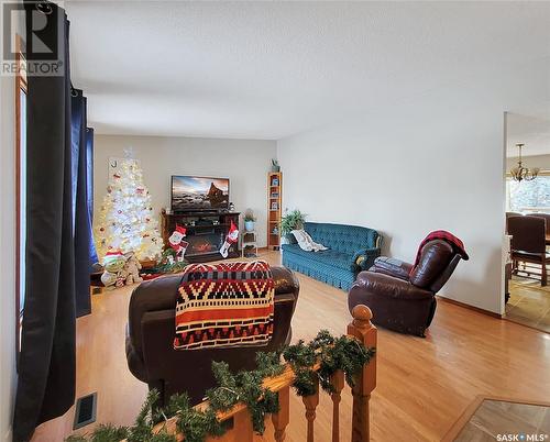 78 Sunset Drive S, Yorkton, SK - Indoor Photo Showing Living Room