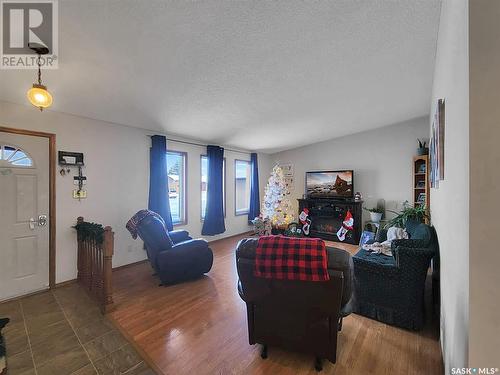 78 Sunset Drive S, Yorkton, SK - Indoor Photo Showing Living Room