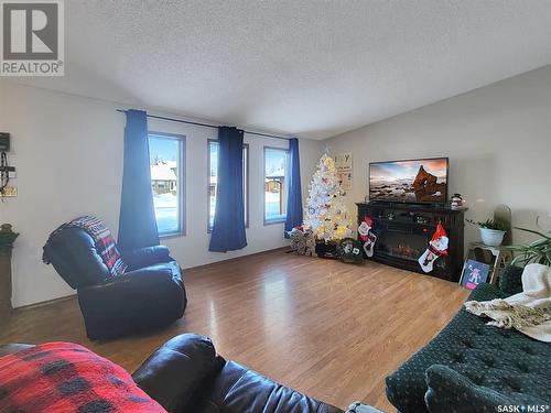 78 Sunset Drive S, Yorkton, SK - Indoor Photo Showing Living Room