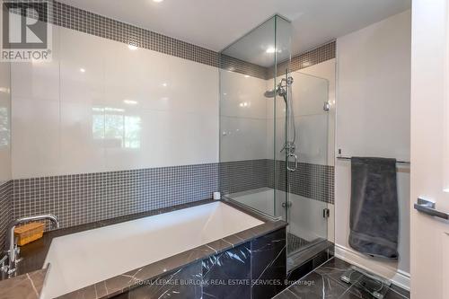 510 - 3500 Lakeshore Road W, Oakville, ON - Indoor Photo Showing Bathroom