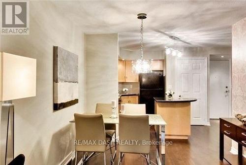 543 - 250 Wellington Street W, Toronto, ON - Indoor Photo Showing Dining Room