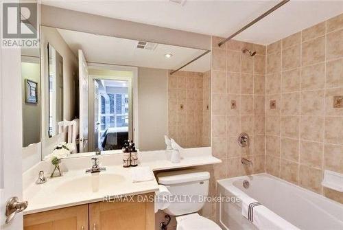 543 - 250 Wellington Street W, Toronto, ON - Indoor Photo Showing Bathroom