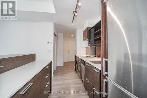 501 - 75 St Nicholas Street, Toronto, ON - Indoor Photo Showing Kitchen