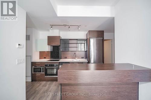 501 - 75 St Nicholas Street, Toronto, ON - Indoor Photo Showing Kitchen