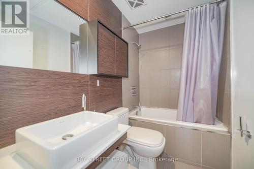 501 - 75 St Nicholas Street, Toronto, ON - Indoor Photo Showing Bathroom