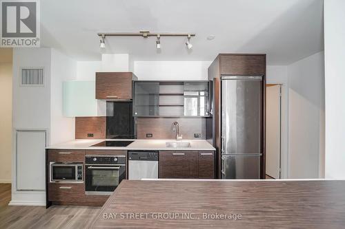 501 - 75 St Nicholas Street, Toronto, ON - Indoor Photo Showing Kitchen