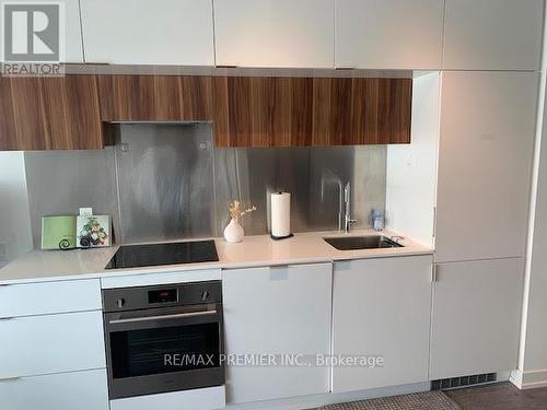 3002 - 185 Roehampton Avenue, Toronto, ON - Indoor Photo Showing Kitchen