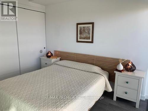 3002 - 185 Roehampton Avenue, Toronto, ON - Indoor Photo Showing Bedroom