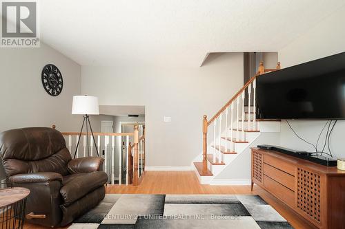 1026 Cumberland Avenue, Peterborough (Northcrest), ON - Indoor Photo Showing Living Room