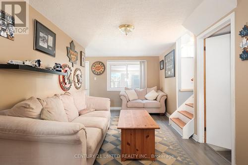 1026 Cumberland Avenue, Peterborough (Northcrest), ON - Indoor Photo Showing Living Room