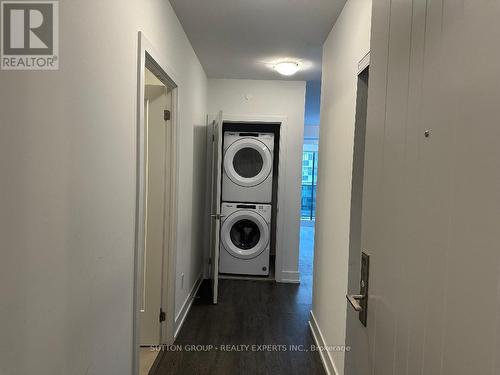 1815 - 2550 Simcoe Street N, Oshawa, ON - Indoor Photo Showing Laundry Room