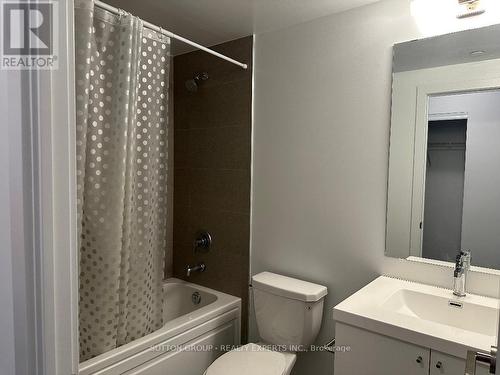 1815 - 2550 Simcoe Street N, Oshawa, ON - Indoor Photo Showing Bathroom