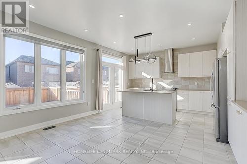 42 St Ives Crescent, Whitby, ON - Indoor Photo Showing Kitchen With Upgraded Kitchen