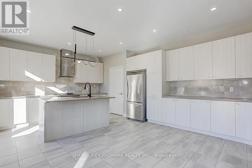 42 St Ives Crescent, Whitby, ON - Indoor Photo Showing Kitchen