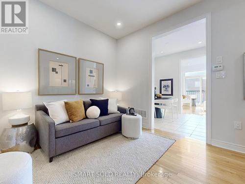 67 Paper Mills Crescent, Richmond Hill, ON - Indoor Photo Showing Living Room