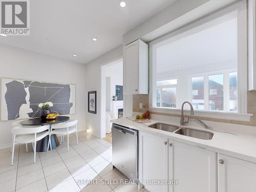 67 Paper Mills Crescent, Richmond Hill, ON - Indoor Photo Showing Kitchen With Double Sink