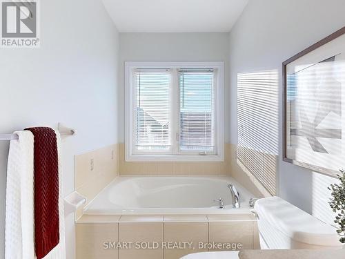 67 Paper Mills Crescent, Richmond Hill, ON - Indoor Photo Showing Bathroom