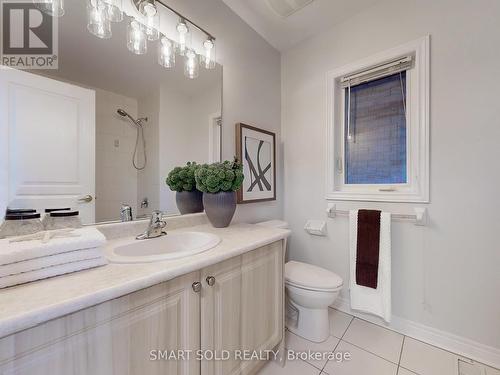 67 Paper Mills Crescent, Richmond Hill, ON - Indoor Photo Showing Bathroom