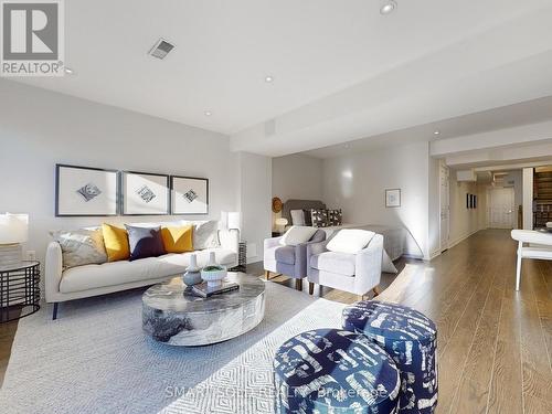 67 Paper Mills Crescent, Richmond Hill, ON - Indoor Photo Showing Living Room