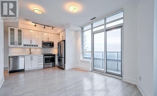 2831 - 7161 Yonge Street N, Markham, ON - Indoor Photo Showing Kitchen