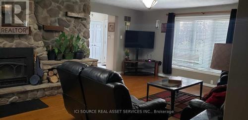 1413 Stoney Creek Road, Haldimand, ON - Indoor Photo Showing Living Room With Fireplace