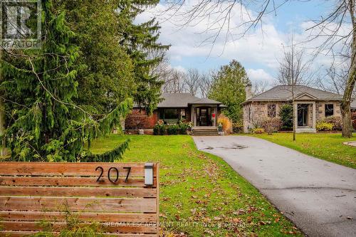 207 West River Road, Cambridge, ON - Outdoor