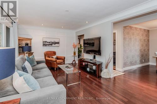 207 West River Road, Cambridge, ON - Indoor Photo Showing Living Room