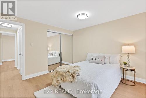 1037 Elizabeth Place, Oakville, ON - Indoor Photo Showing Bedroom