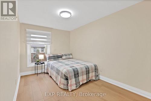 1037 Elizabeth Place, Oakville, ON - Indoor Photo Showing Bedroom