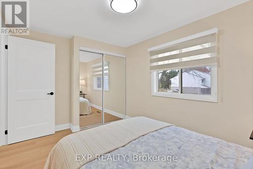 1037 Elizabeth Place, Oakville, ON - Indoor Photo Showing Bedroom