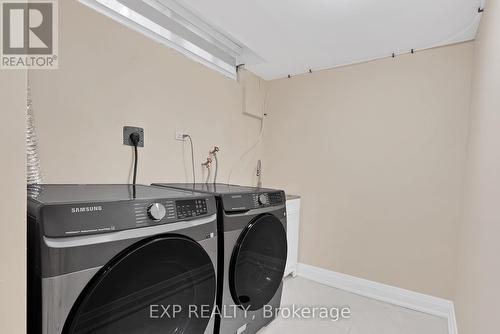 1037 Elizabeth Place, Oakville, ON - Indoor Photo Showing Laundry Room