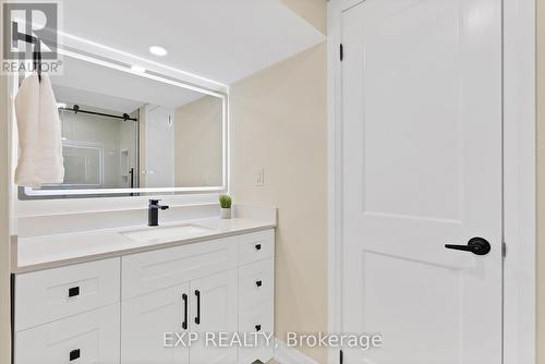 1037 Elizabeth Place, Oakville, ON - Indoor Photo Showing Bathroom