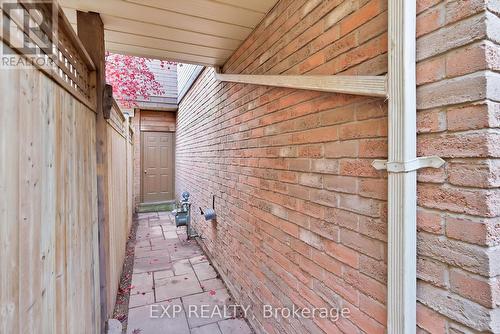 1037 Elizabeth Place, Oakville, ON - Outdoor With Exterior