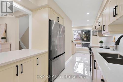 1037 Elizabeth Place, Oakville, ON - Indoor Photo Showing Kitchen With Double Sink