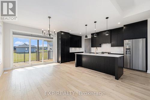 1685 Trizisky Street, North Dundas, ON - Indoor Photo Showing Kitchen With Upgraded Kitchen