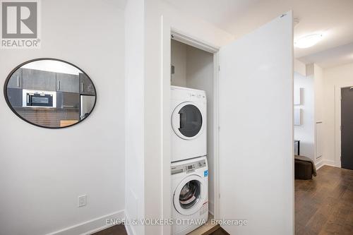 102 - 255 Bay Street, Ottawa, ON - Indoor Photo Showing Laundry Room