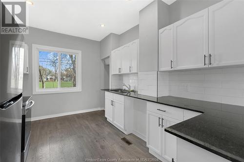 216 Rankin, Windsor, ON - Indoor Photo Showing Kitchen