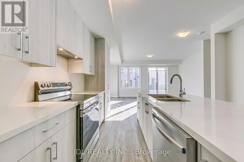 1328 Kobzar Dr Drive, Oakville, ON - Indoor Photo Showing Kitchen With Double Sink With Upgraded Kitchen