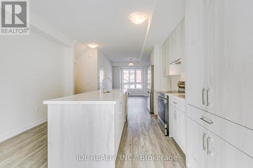 1328 Kobzar Dr Drive, Oakville, ON - Indoor Photo Showing Kitchen